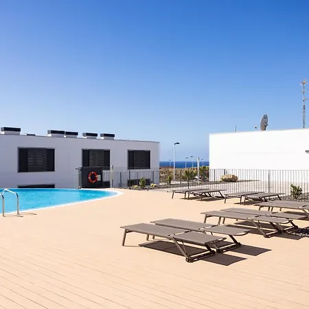 Home2book Nordes Pool & Terrace, דירה *