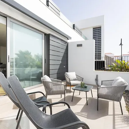 Home2book Nordes Pool & Terrace, דירה