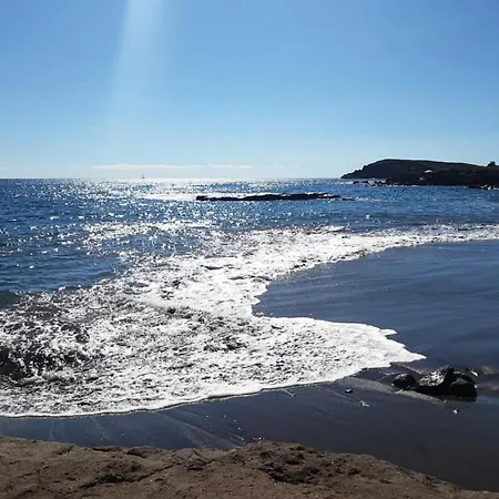 Home2book Nordes Pool & Terrace, 公寓 *