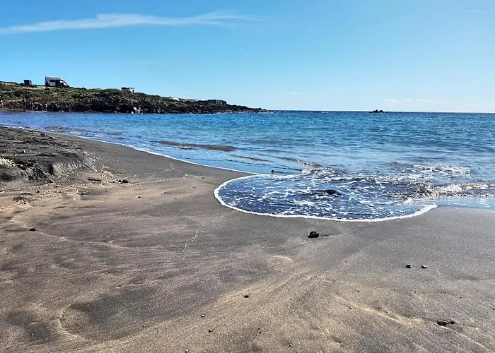 Home2book Nordes Pool & Terrace,